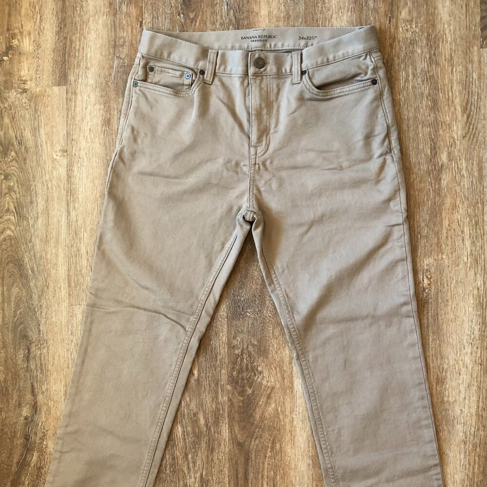 Men's Banana Republic Slim Traveler Pants Size 34Wx32L Slim Fit in Khaki Beige